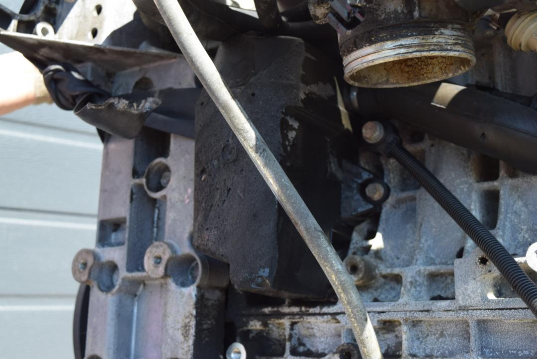 маслоотделитель (сапун) Volvo XC90 1 поколение 2004, 2.9 л., бензин, АКПП, внедорожник 5 дв., правый руль, 30677799 - фото №1