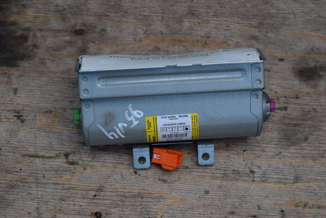 подушка безопасности пассажира Volvo XC90 1 поколение 2004, 2.9 л., бензин, АКПП, внедорожник 5 дв., правый руль, 30642900 - фото №1