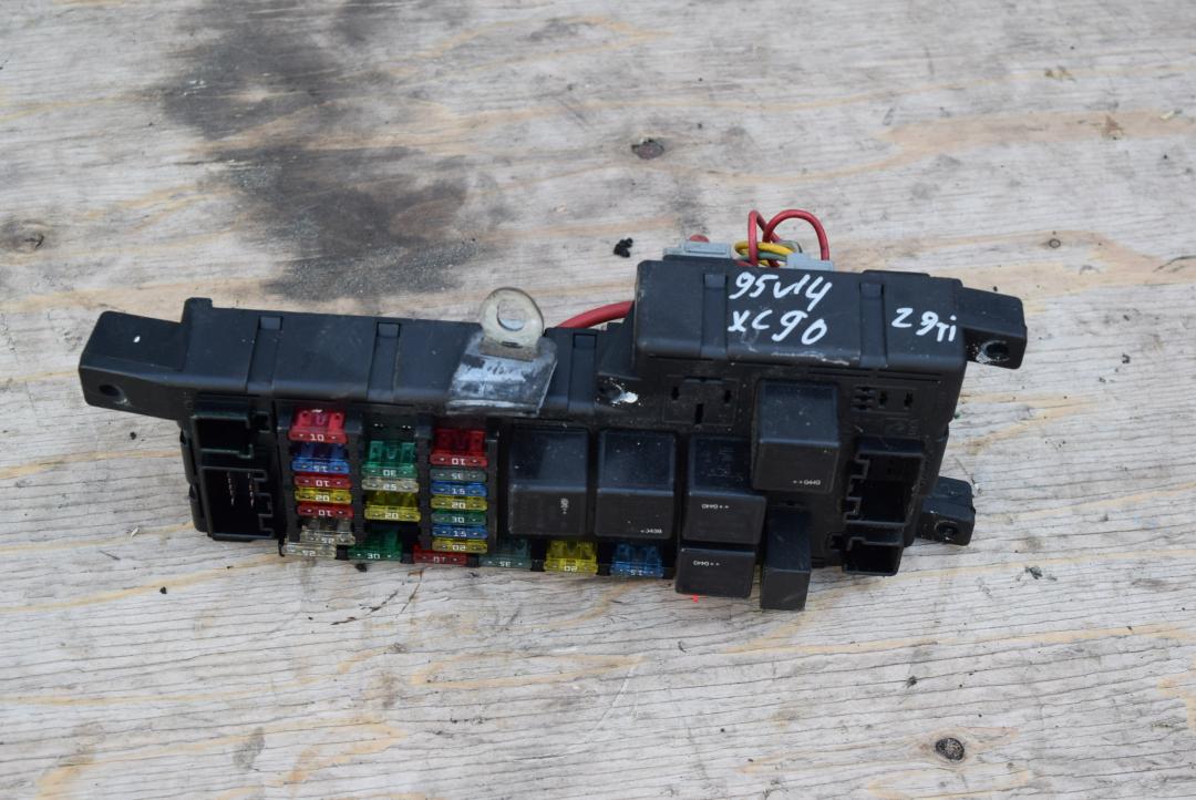 блок предохранителей Volvo XC90 1 поколение 2004, 2.9 л., бензин, АКПП, внедорожник 5 дв., правый руль, 30728008 - фото №1