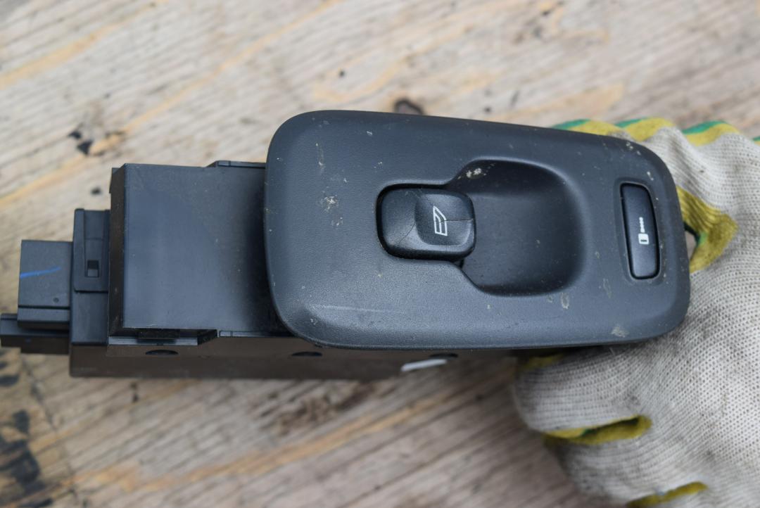 кнопка стеклоподъемника двери Volvo XC90 1 поколение 2004, 2.9 л., бензин, АКПП, внедорожник 5 дв., правый руль, 30732817 - фото №1