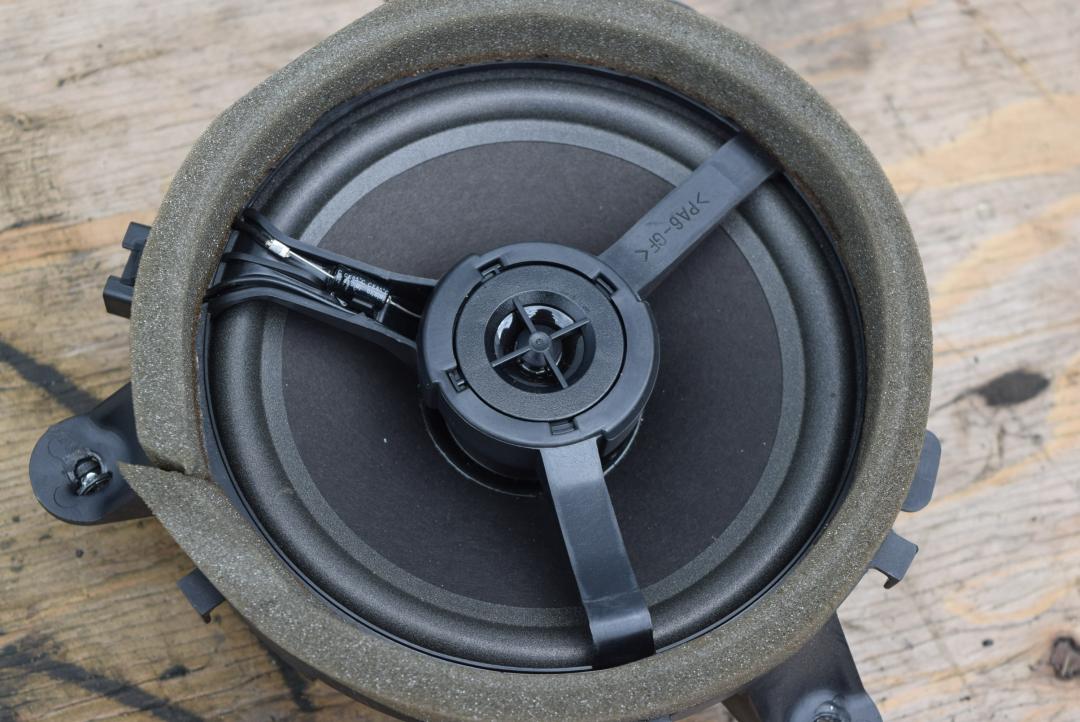 динамик двери Volvo XC90 1 поколение 2004, 2.9 л., бензин, АКПП, внедорожник 5 дв., правый руль, 8633664 - фото №1