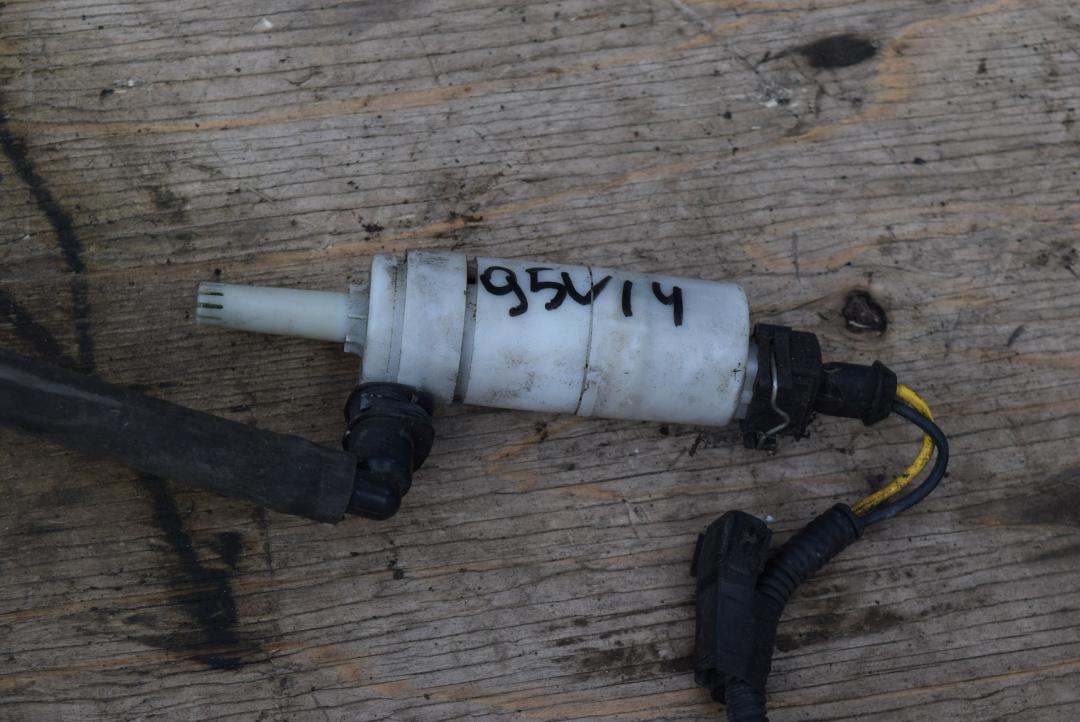 насос (моторчик) омывателя фар Volvo XC90 1 поколение 2004, 2.9 л., бензин, АКПП, внедорожник 5 дв., правый руль, 30663273 - фото №1