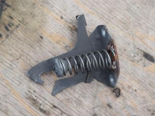 захватный крюк капота Volvo S80 1 поколение 2000, 2.0 л., B 5204 T, бензин, МКПП, седан, передний привод