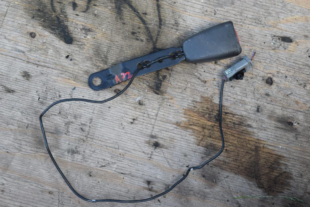 замок ремня безопасности Volvo S80 1 поколение 2000, 2.0 л., B 5204 T, бензин, МКПП, седан, передний привод, 9191817 - фото №1