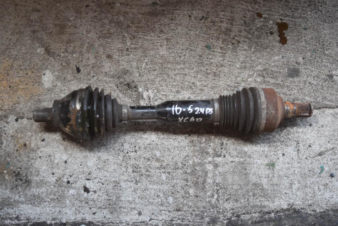 полуось передняя левая (приводной вал, ШРУС) Volvo XC60 1 поколение 2009, 2.4 л., D 5244 T4, дизель, АКПП, внедорожник 5 дв., 30783068 - фото №1