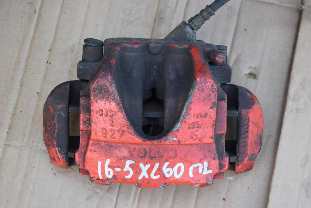 суппорт передний левый Volvo XC60 1 поколение 2009, 2.4 л., D 5244 T4, дизель, АКПП, внедорожник 5 дв. - фото №1