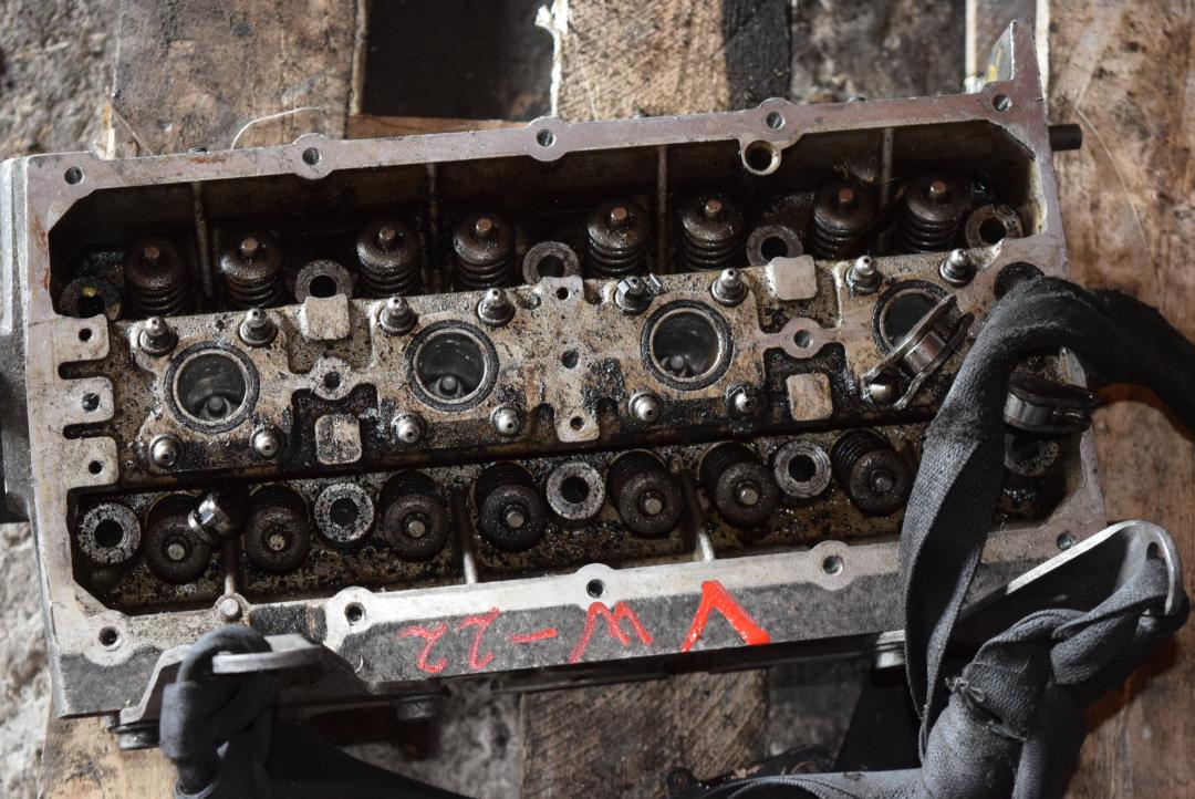 головка блока цилиндров Volkswagen Golf 5 поколение 2008, 1.4 л., CAXA, бензин, МКПП, хетчбэк 5 дв., правый руль, 03C103358AK - фото №1