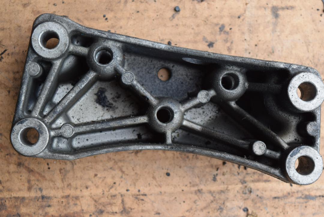 кронштейн КПП Volkswagen Passat B8 2015, 2.0 л., DDAA, дизель, АКПП, универсал, 3Q0199117 - фото №1