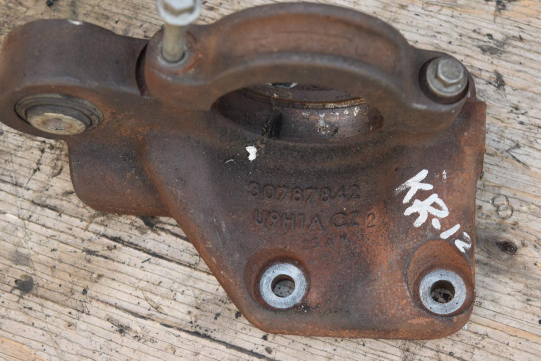 кронштейн полуоси Volvo XC60 1 поколение 2010, 2.4 л., дизель, АКПП, хетчбэк 5 дв., 30787842 - фото №1