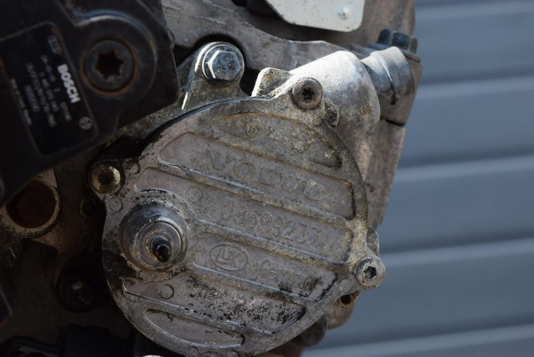 насос вакуумный Volvo XC90 1 поколение 2005, 2.4 л., D5, D 5244 T, дизель, АКПП, внедорожник 5 дв., полный привод, правый руль, 08699237 - фото №1