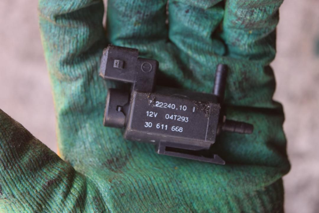 электромагнитный клапан Volvo XC90 1 поколение 2005, 2.4 л., D5, D 5244 T, дизель, АКПП, внедорожник 5 дв., полный привод, правый руль, 30611668, 72224010 - фото №1