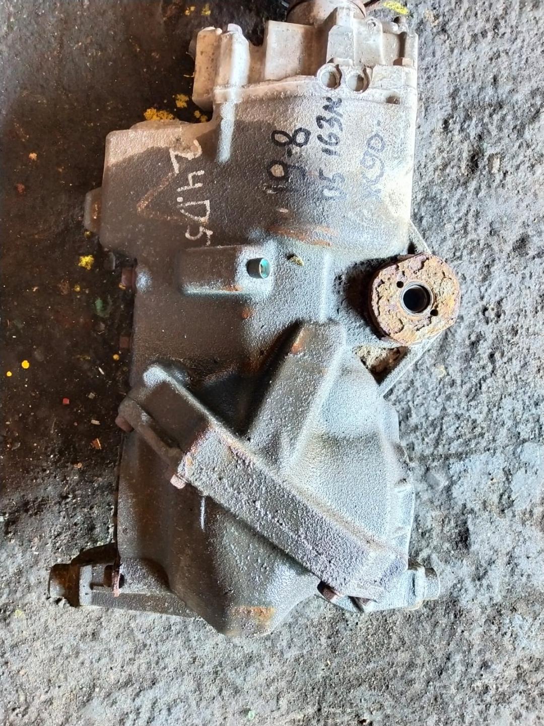 редуктор заднего моста Volvo XC90 1 поколение 2005, 2.4 л., D5, D 5244 T, дизель, АКПП, внедорожник 5 дв., полный привод, правый руль - фото №1