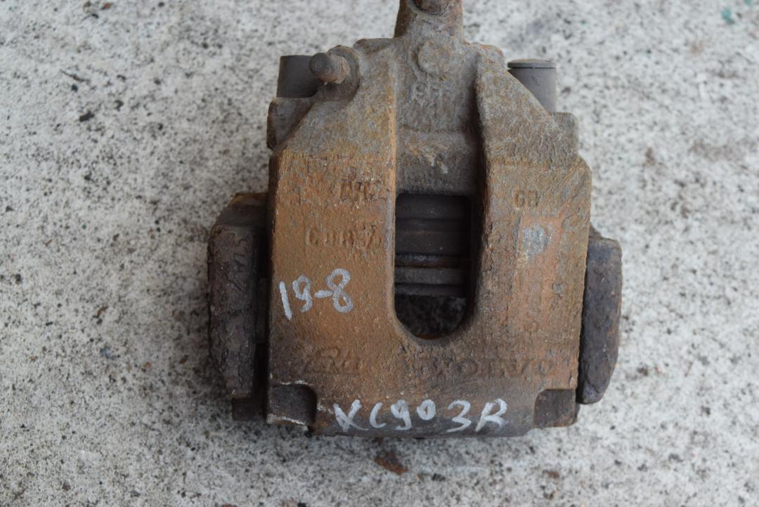 суппорт задний правый Volvo XC90 1 поколение 2005, 2.4 л., D5, D 5244 T, дизель, АКПП, внедорожник 5 дв., полный привод, правый руль, 30639524 - фото №1