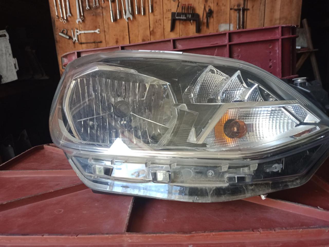 фара правая Volkswagen Caddy 4 поколение 2016, 2.0 л., дизель, 1S1941016Q - фото №1