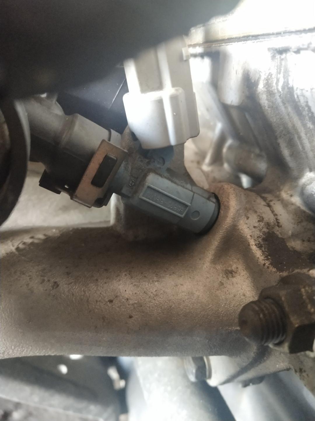 форсунка Hyundai Trajet 1 поколение 2003, 2.0 л., G4JP, бензин, МКПП, минивэн, 3531038010, 9260930003 - фото №1