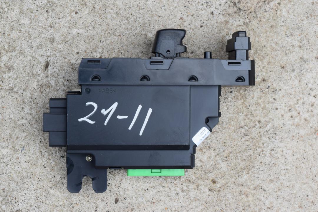 кнопка стеклоподъемника двери Volvo XC90 1 поколение 2006, 2.4 л., D5, D 5244 T5, дизель, АКПП, внедорожник 5 дв., правый руль, 30739981 - фото №1