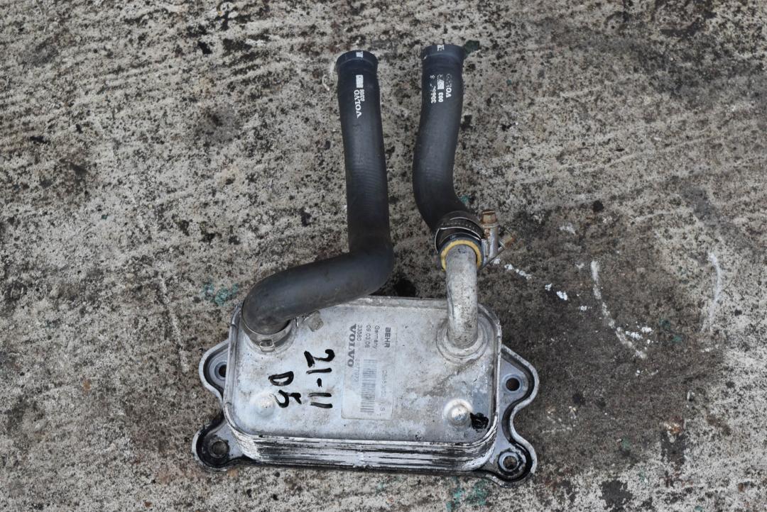 радиатор масляный Volvo XC90 1 поколение 2006, 2.4 л., D5, D 5244 T5, дизель, АКПП, внедорожник 5 дв., правый руль, 8677973, 30650746 - фото №1