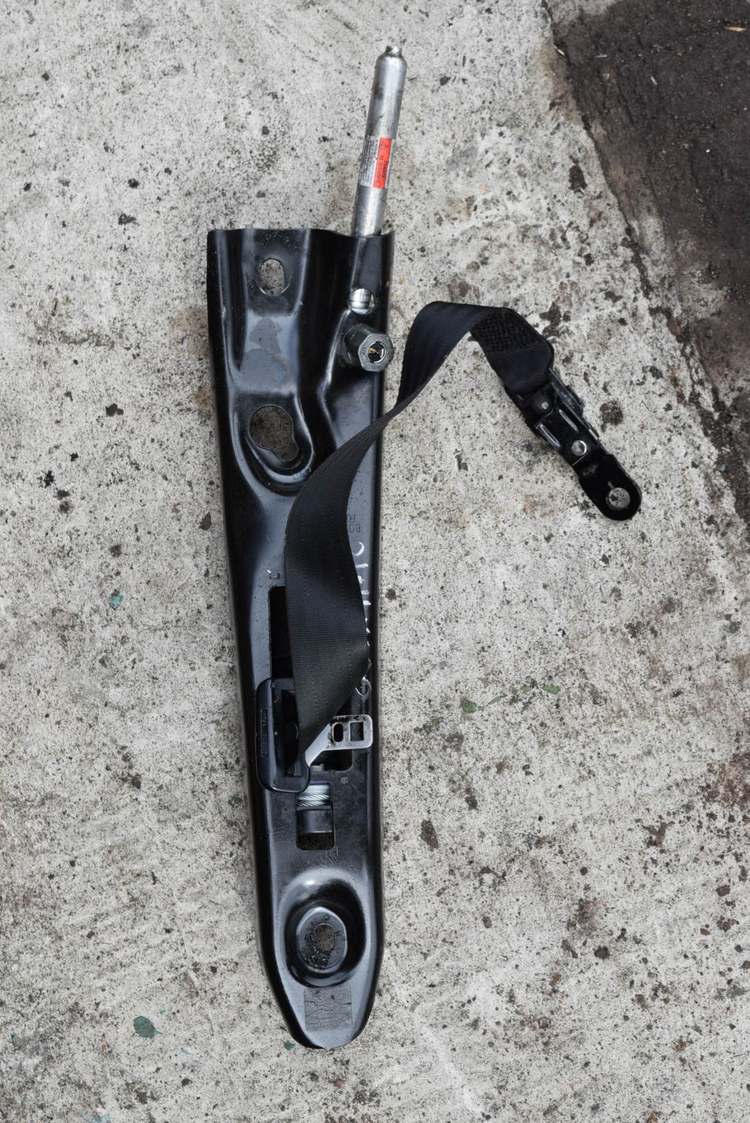 ремень безопасности Volvo XC90 1 поколение 2006, 2.4 л., D5, D 5244 T5, дизель, АКПП, внедорожник 5 дв., правый руль, 30661915 - фото №1