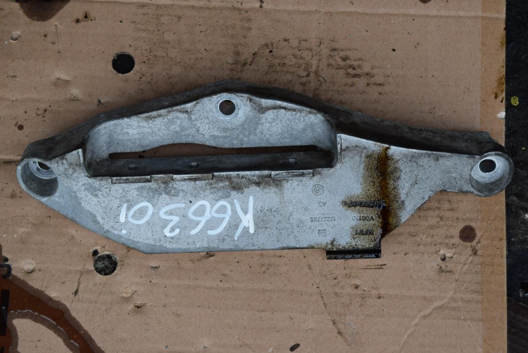 кронштейн двигателя Opel Insignia 1 поколение (A) 2010, 2.8 л., бензин, АКПП, серый, хетчбэк 5 дв., правый руль, 13227755 - фото №1