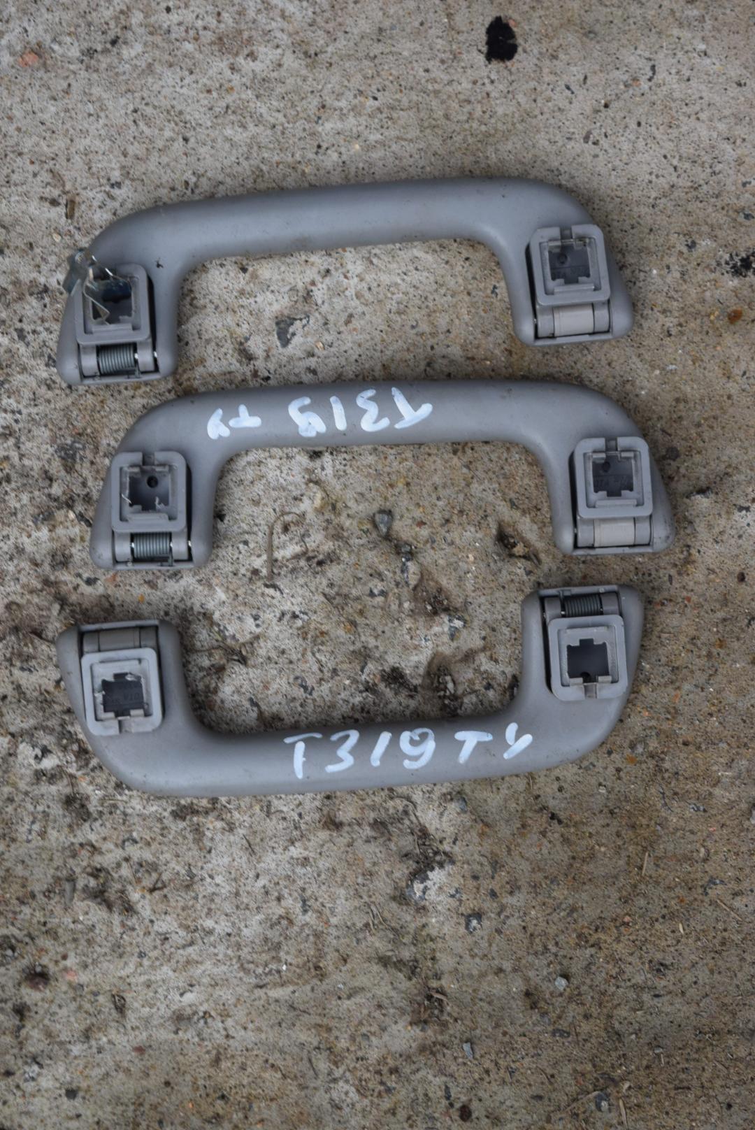 ручка внутренняя потолочная Toyota Yaris XP9 2008, 1.4 л., D-4D, 1ND-TV, дизель, МКПП, хетчбэк 5 дв., правый руль - фото №1