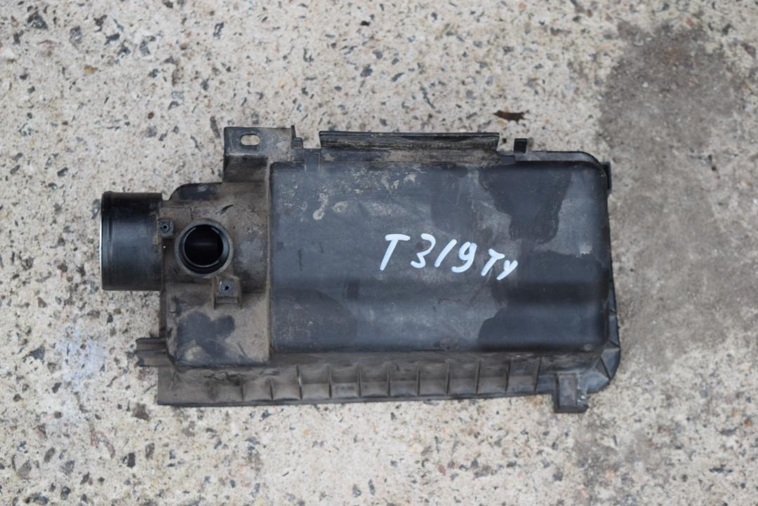 корпус воздушного фильтра Toyota Yaris XP9 2008, 1.4 л., D-4D, 1ND-TV, дизель, МКПП, хетчбэк 5 дв., правый руль, 177050N020 - фото №1