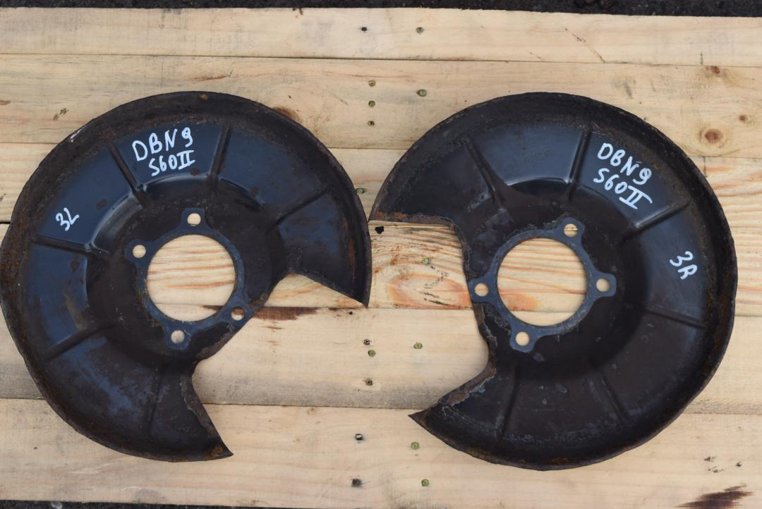 защитный кожух тормозного механизма Volvo S60 2 поколение 2012, 2.0 л., D 5204 T3, дизель, МКПП, седан, передний привод, правый руль, 6G912K317A, 6G912K316A - фото №1