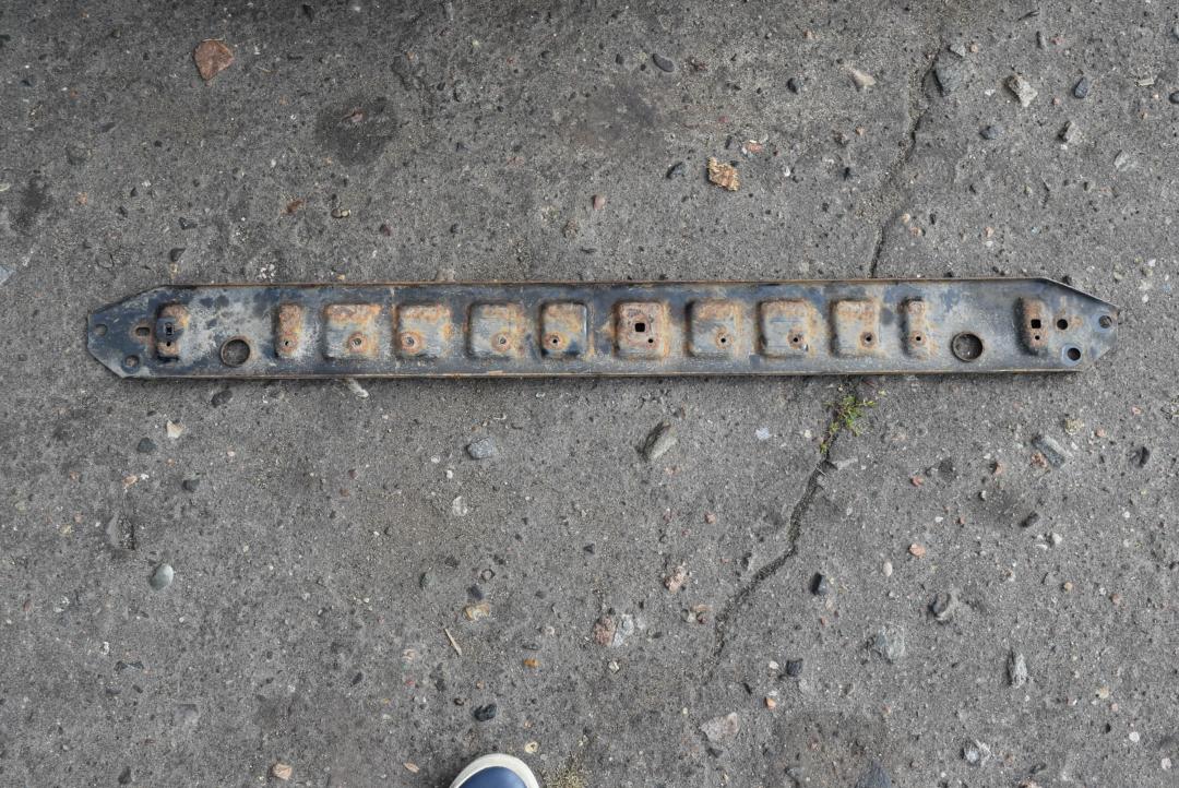 балка под радиатор Volvo S60 2 поколение 2012, 2.0 л., D 5204 T3, дизель, МКПП, седан, передний привод, правый руль, 6G918A297BF - фото №1