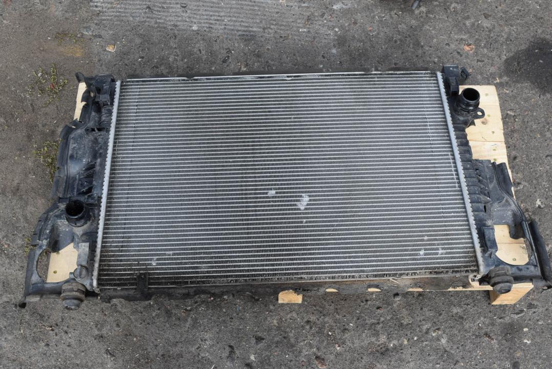 радиатор (основной) Volvo S60 2 поколение 2012, 2.0 л., D 5204 T3, дизель, МКПП, седан, передний привод, правый руль, 31338765 - фото №1