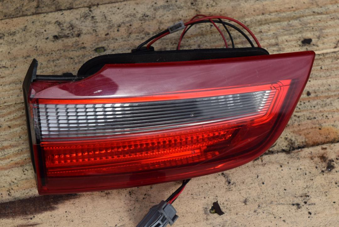 фонарь крышки багажника правый Volvo S60 2 поколение 2012, 2.0 л., D 5204 T3, дизель, МКПП, седан, передний привод, правый руль, 30796272 - фото №1