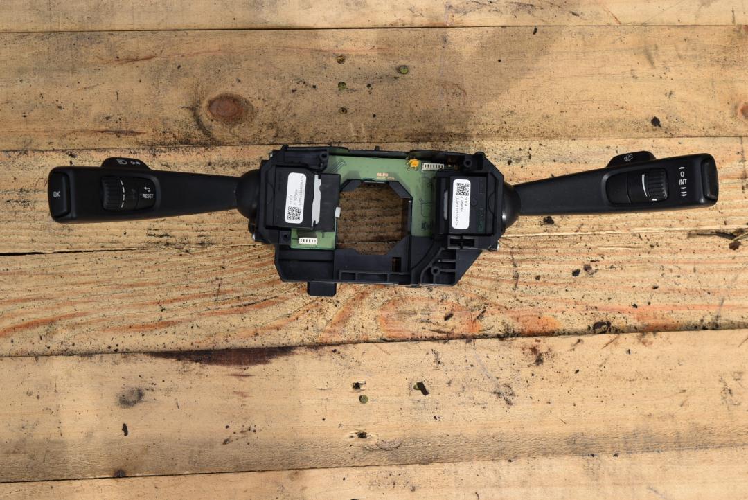 переключатель подрулевой (стрекоза) Volvo S60 2 поколение 2012, 2.0 л., D 5204 T3, дизель, МКПП, седан, передний привод, правый руль, 31264164, 31327904, 31327906 - фото №1