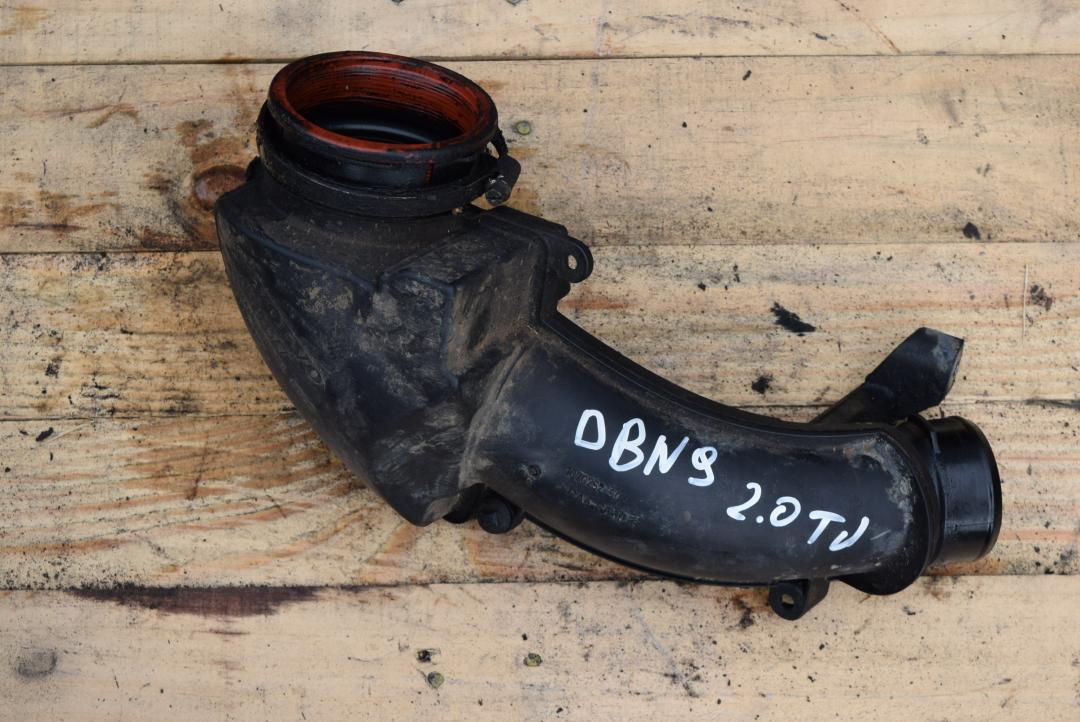 патрубок интеркулера Volvo S60 2 поколение 2012, 2.0 л., D 5204 T3, дизель, МКПП, седан, передний привод, правый руль, 31293547 - фото №1