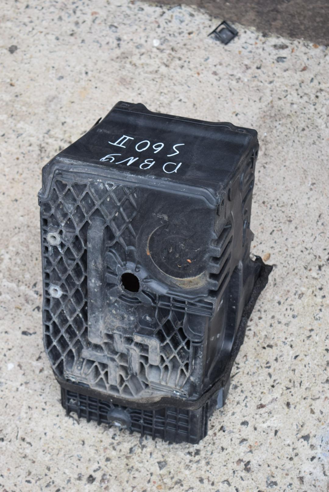 кожух аккумулятора Volvo S60 2 поколение 2012, 2.0 л., D 5204 T3, дизель, МКПП, седан, передний привод, правый руль, 31299867 - фото №1