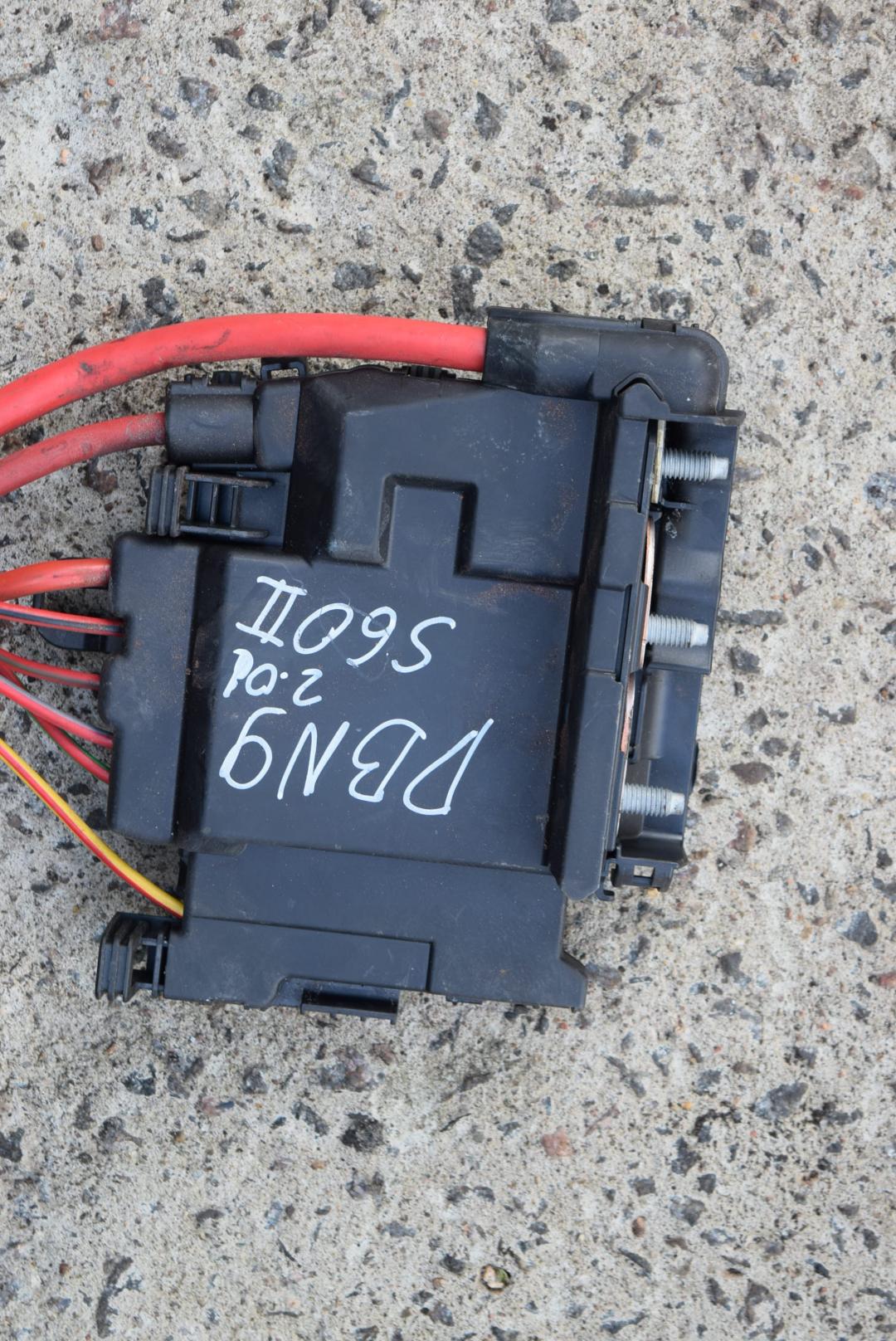 клеммник Volvo S60 2 поколение 2012, 2.0 л., D 5204 T3, дизель, МКПП, седан, передний привод, правый руль, 30659092 - фото №1