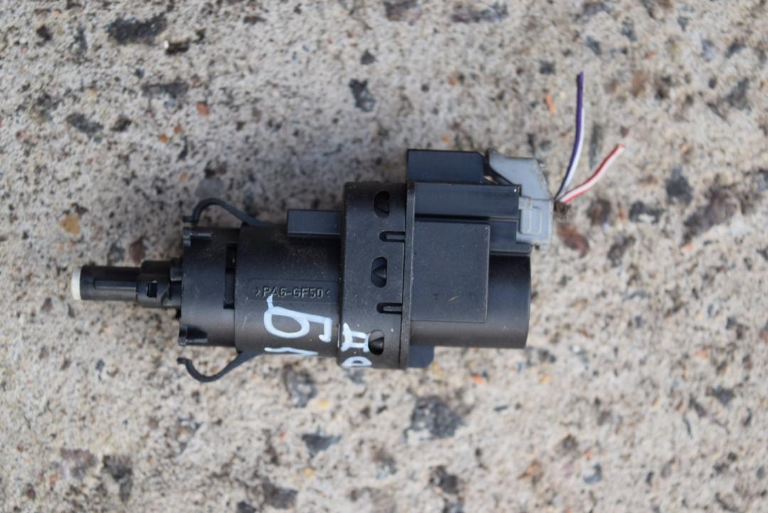 датчик (прочие) Volvo S60 2 поколение 2012, 2.0 л., D 5204 T3, дизель, МКПП, седан, передний привод, правый руль, 3M5T9C872AC, 3M5T13480AC - фото №1