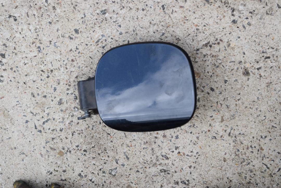 лючок топливного бака Volvo S60 2 поколение 2012, 2.0 л., D 5204 T3, дизель, МКПП, седан, передний привод, правый руль, 31335707 - фото №1