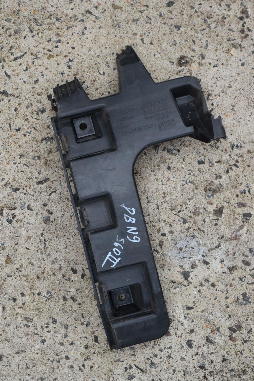 Крепление бампера заднего Volvo S60 2 поколение 2012, 2.0 л., D 5204 T3, дизель, МКПП, седан, передний привод, правый руль, 30795054 - фото №1