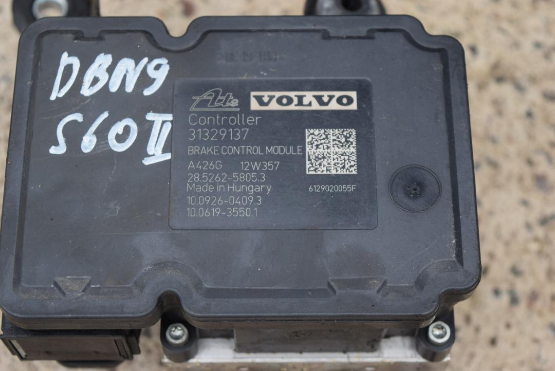 блок ABS Volvo S60 2 поколение 2012, 2.0 л., D 5204 T3, дизель, МКПП, седан, передний привод, правый руль, 31329137 - фото №1