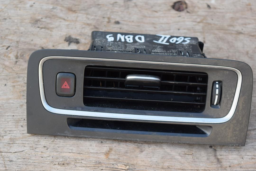 кнопка аварийной сигнализации Volvo S60 2 поколение 2012, 2.0 л., D 5204 T3, дизель, МКПП, седан, передний привод, правый руль - фото №1