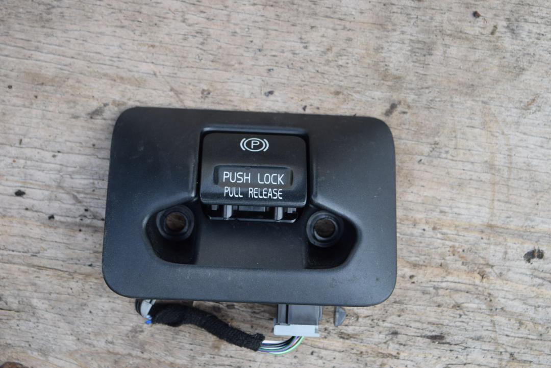 кнопка ручного тормоза (ручника) Volvo S60 2 поколение 2012, 2.0 л., D 5204 T3, дизель, МКПП, седан, передний привод, правый руль, 31334637 - фото №1