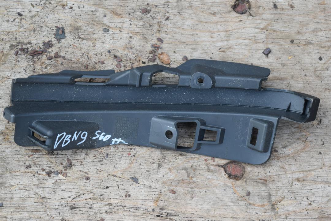 крепление бампера Volvo S60 2 поколение 2012, 2.0 л., D 5204 T3, дизель, МКПП, седан, передний привод, правый руль, 1286179 - фото №1