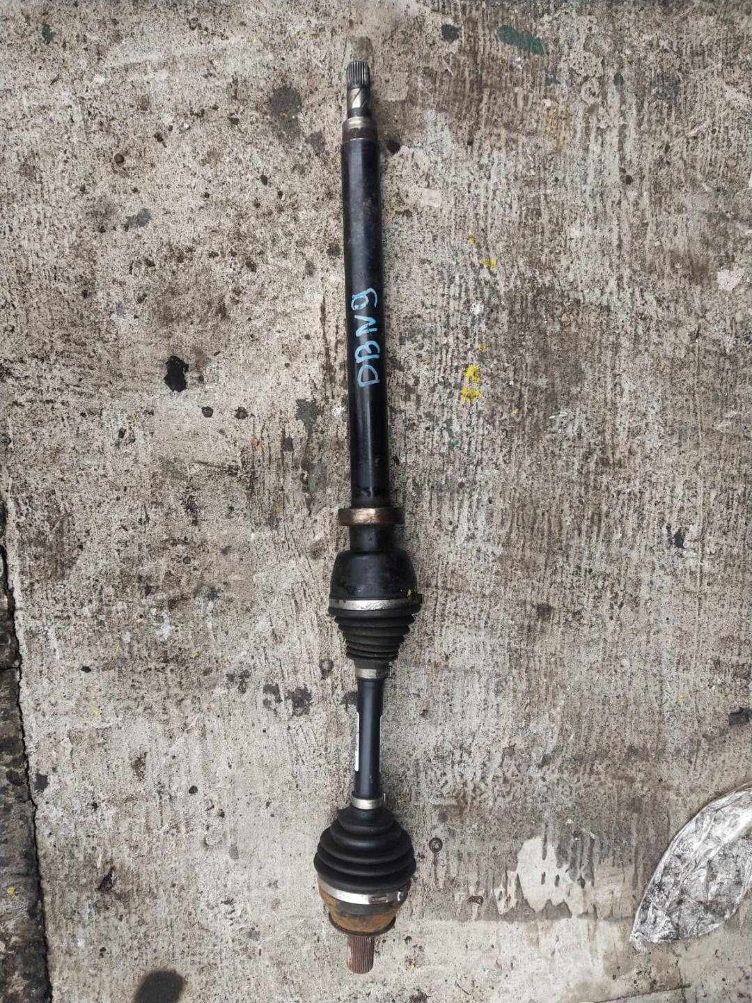 полуось передняя правая (приводной вал, ШРУС) Volvo S60 2 поколение 2012, 2.0 л., D 5204 T3, дизель, МКПП, седан, передний привод, правый руль, 31272548 - фото №1