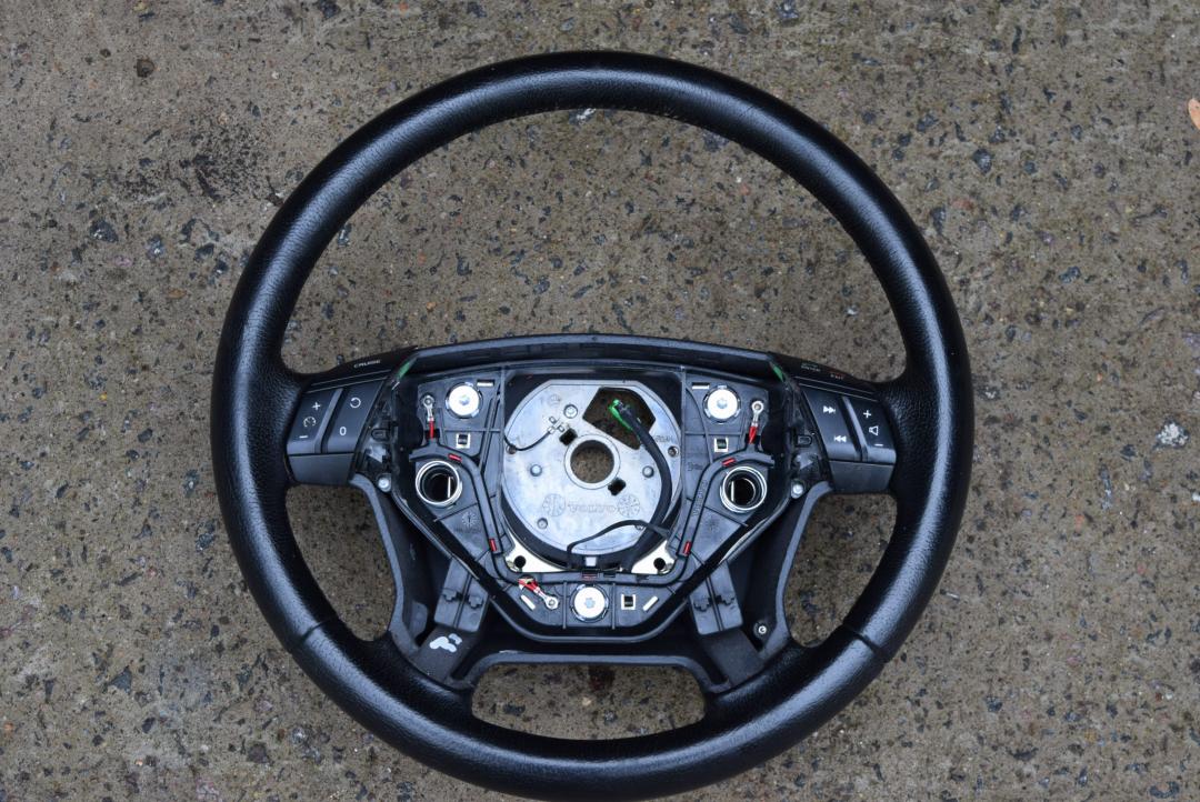 руль Volvo XC90 1 поколение 2005, 2.9 л., бензин, АКПП, внедорожник 5 дв., правый руль - фото №1