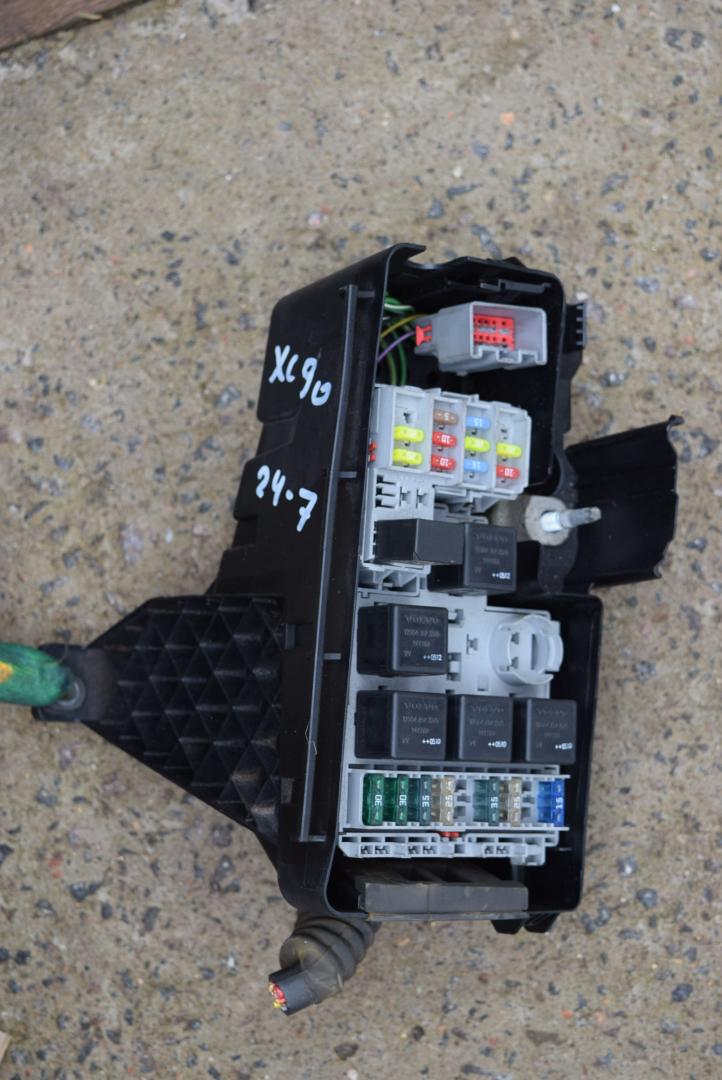 блок реле Volvo XC90 1 поколение 2005, 2.9 л., бензин, АКПП, внедорожник 5 дв., правый руль, 30728132 - фото №1