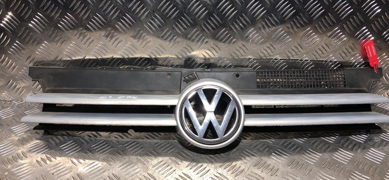 решетка радиатора Volkswagen Golf 4 поколение (1997 - 2006), 1.4 л., AXP, бензин, 5МКПП, черный, хетчбэк 5 дв. - фото №1