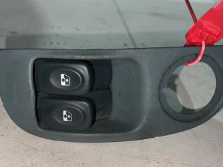 блок управления стеклоподъемниками Renault Megane 1 поколение 1996, 1.6 л., K7M 690, бензин, 5МКПП, серебро, хетчбэк 5 дв.