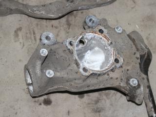 кулак поворотный левый BMW 3 серия F30/F31/F34 2013, 2.0 л., дизель, МКПП, белый альпин вайс 300, седан, правый руль, 31216792287
