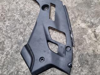 планка под капот BMW 5 серия G30/G31 G30 2019, 2.0 л., B47 D20 B, дизель, АКПП, blue-stone metallic (0c2y), седан, задний привод, правый руль, 51767349603