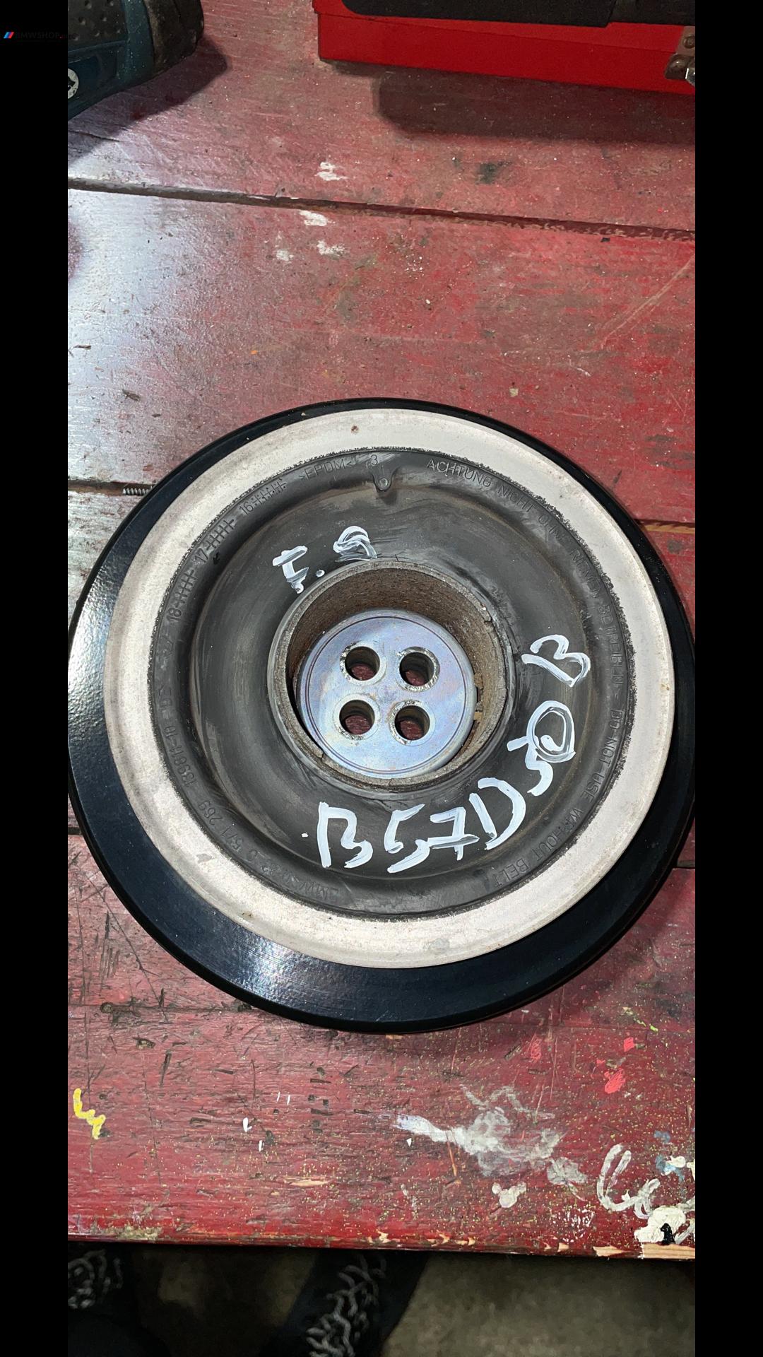 шкив коленвала BMW 7 серия G11/G12 2017, 3.0 л., дизель, АКПП, седан, 8571269, 11238571269 - фото №1