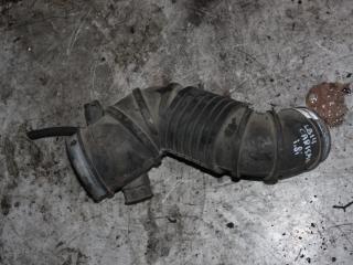 патрубок воздушного фильтра Mitsubishi Carisma 1 поколение 1999, 1.8 л., бензин