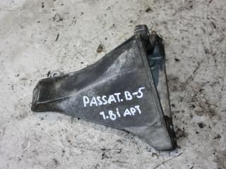 кронштейн двигателя Volkswagen Passat B5 (1996 - 2001), 1.8 л., бензин